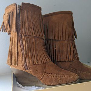 Minnetonka Tan Brown Fringe Boot